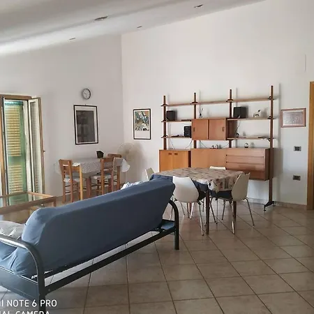 A Due Passi Dal Mare דירה פאולה