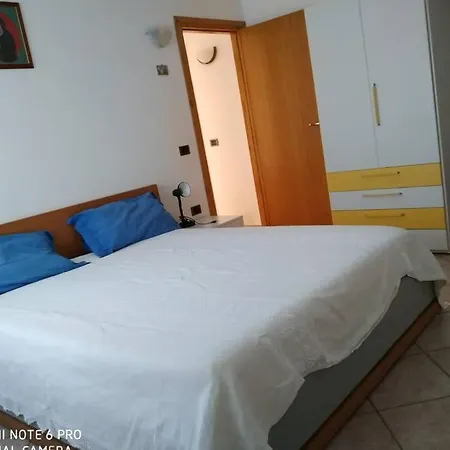 A Due Passi Dal Mare דירה פאולה