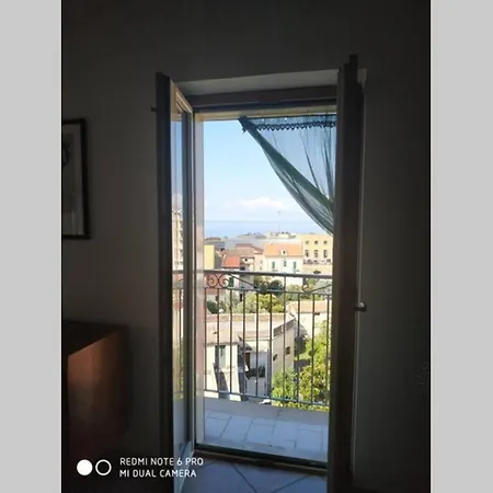 A Due Passi Dal Mare פאולה