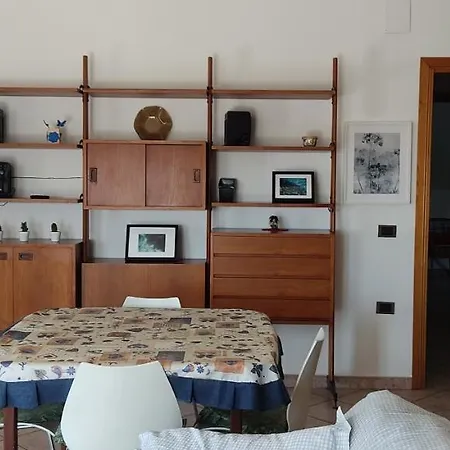 A Due Passi Dal Mare דירה פאולה